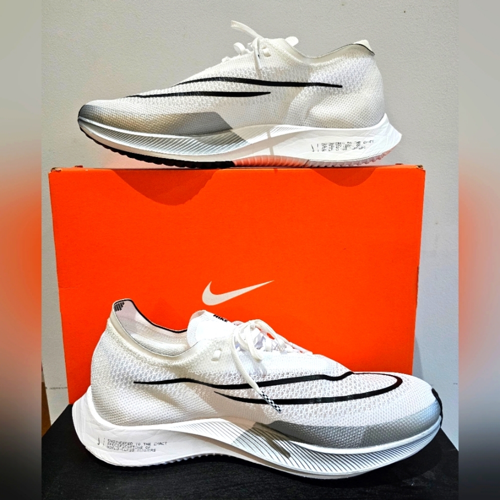 Nike ZoomX Streakfly, M9.5 W11, White/Black-Metallic Silver